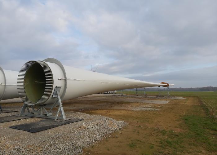 Pose des éoliennes à Mesnils-sur-Iton