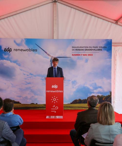 Xavier Hubert inaugure le parc éolien de Roman Grandvilliers